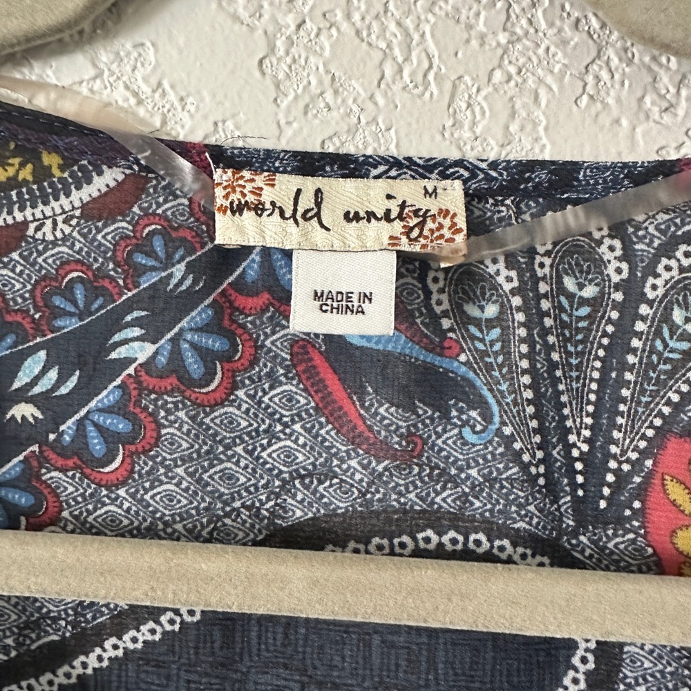 Beautiful patterned blouse - Picture 3 of 3